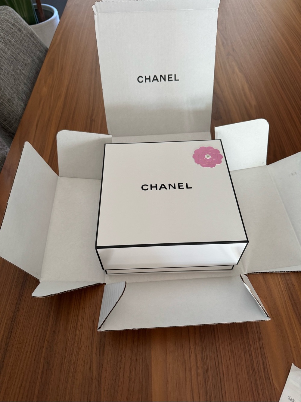 CHANEL Les Beiges Makeup Set with Woven Beige and Black Case - Picture 4 of 4